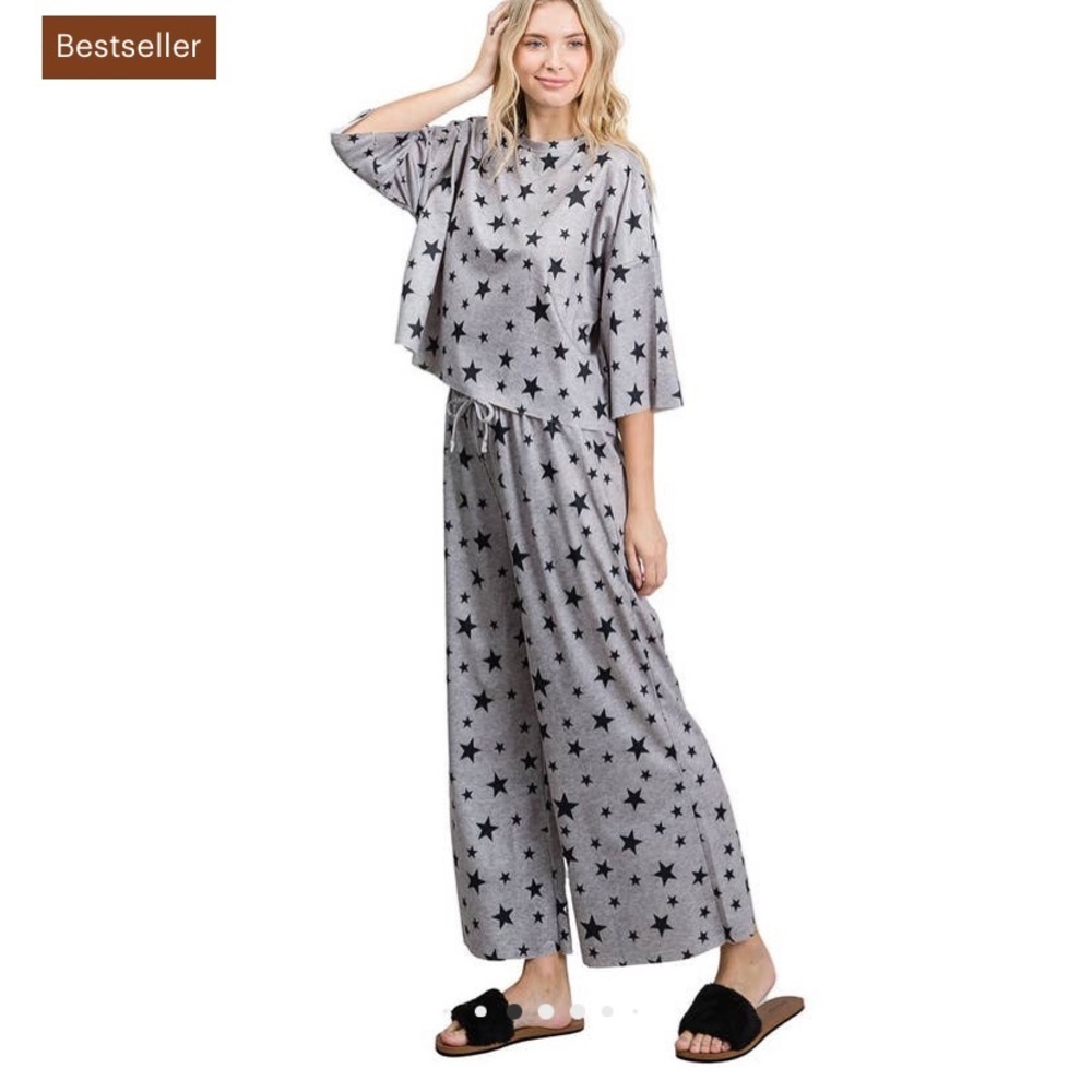 COLOR Alien gray with black stars lounge set